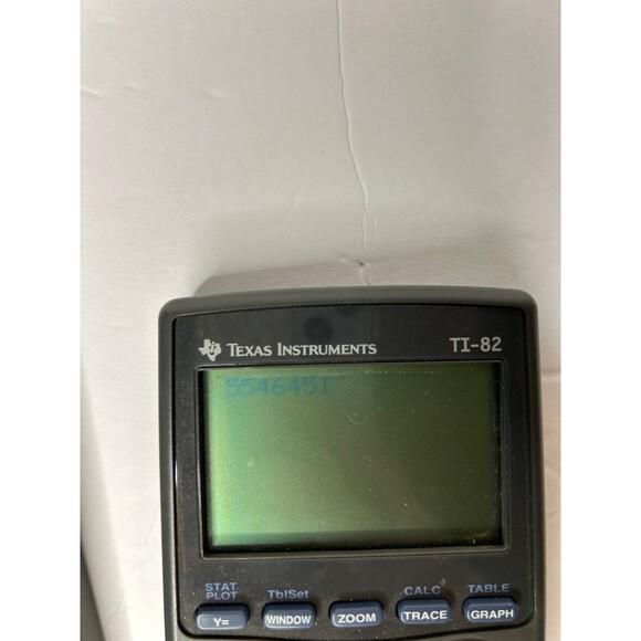 Texas Instruments TI-82 - Picture 2 of 2